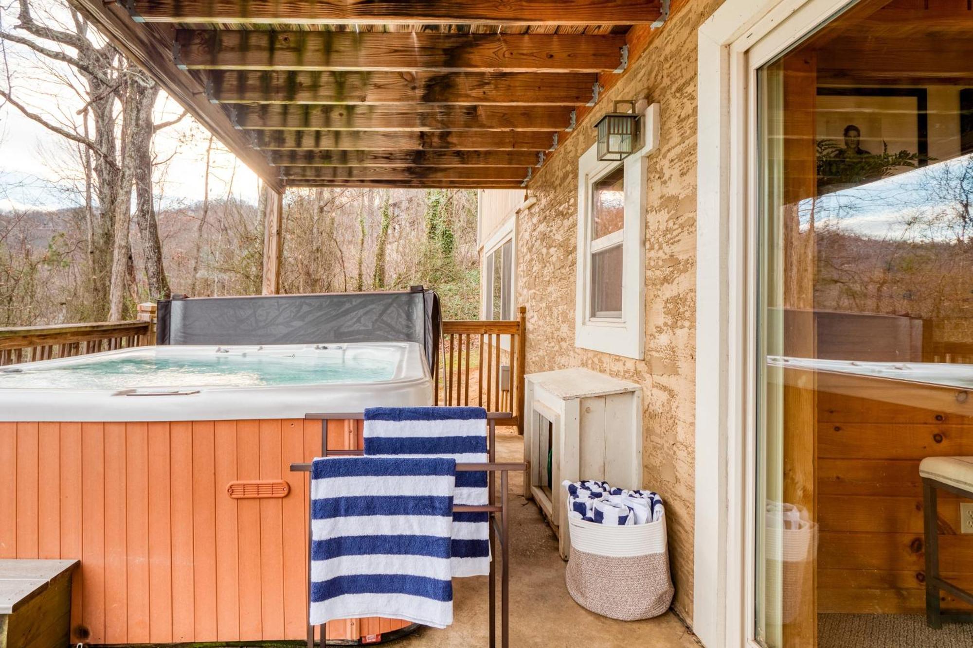 Chestnut By Avantstay Mountain Cabin W Treetop Views Hot Tub Game Room Gatlinburg Eksteriør bilde