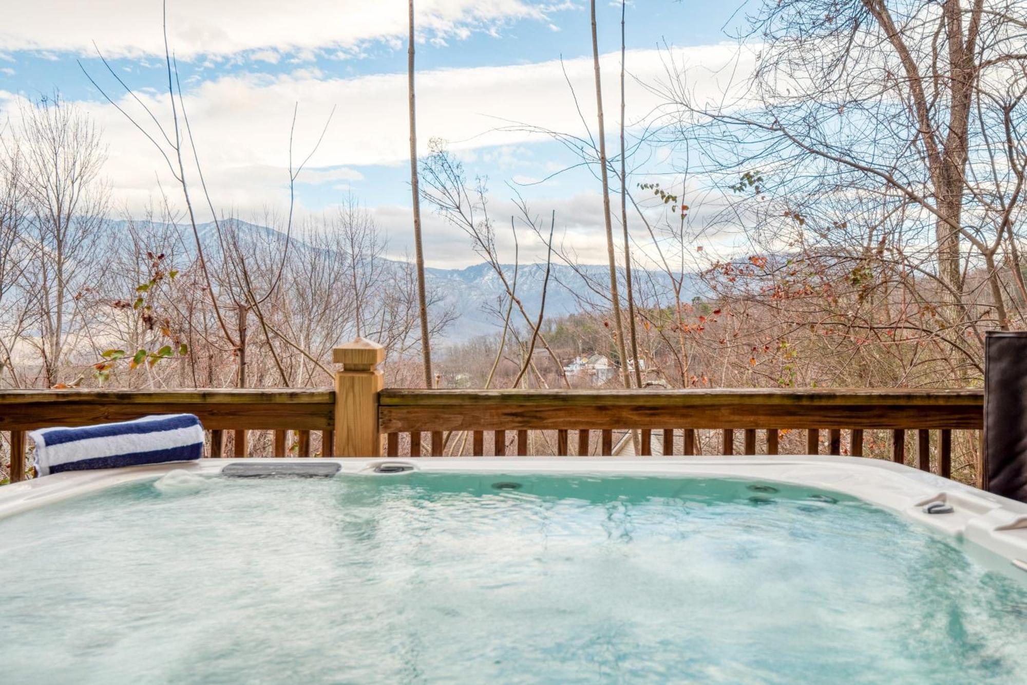 Chestnut By Avantstay Mountain Cabin W Treetop Views Hot Tub Game Room Gatlinburg Eksteriør bilde