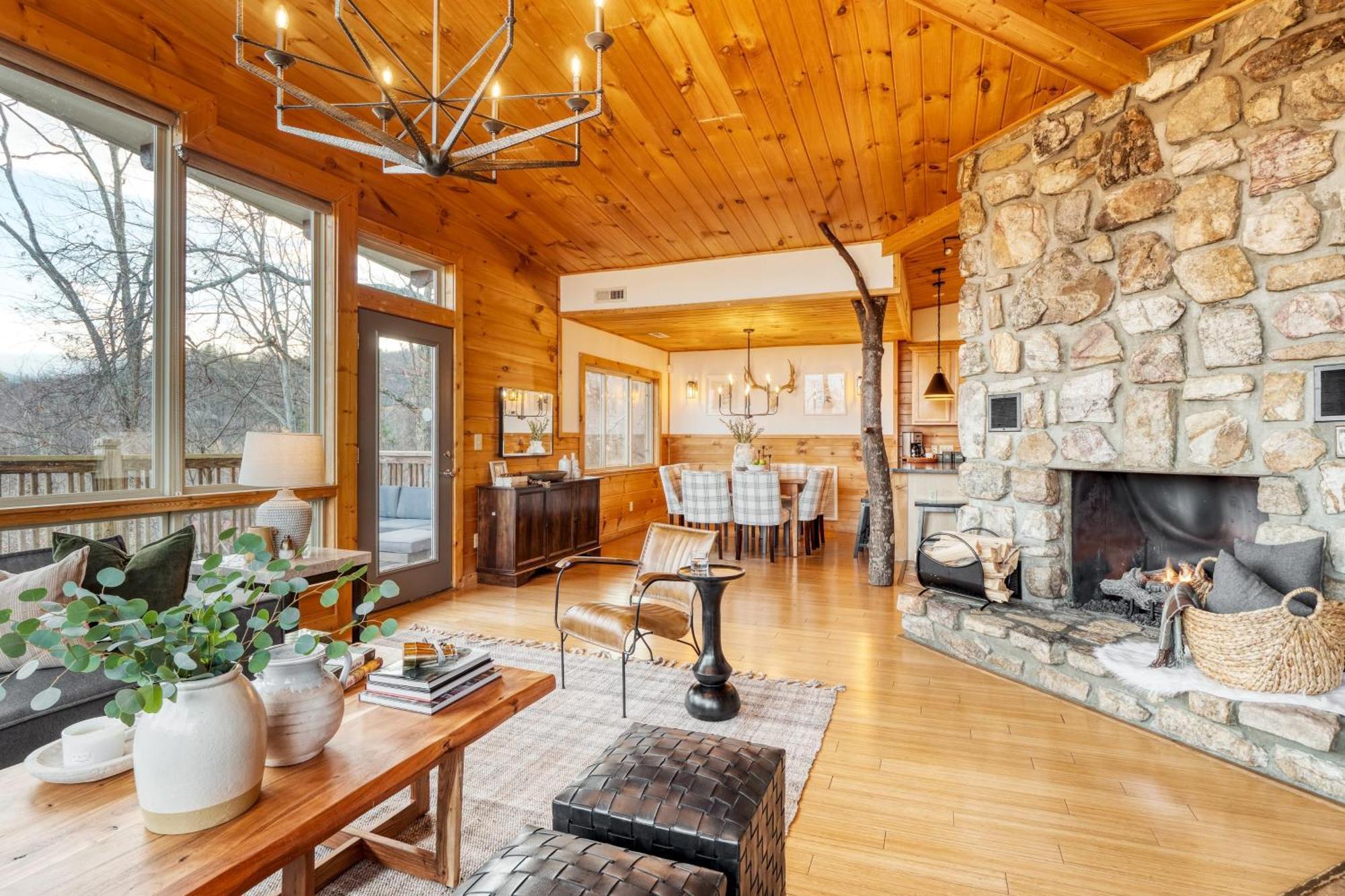 Chestnut By Avantstay Mountain Cabin W Treetop Views Hot Tub Game Room Gatlinburg Eksteriør bilde