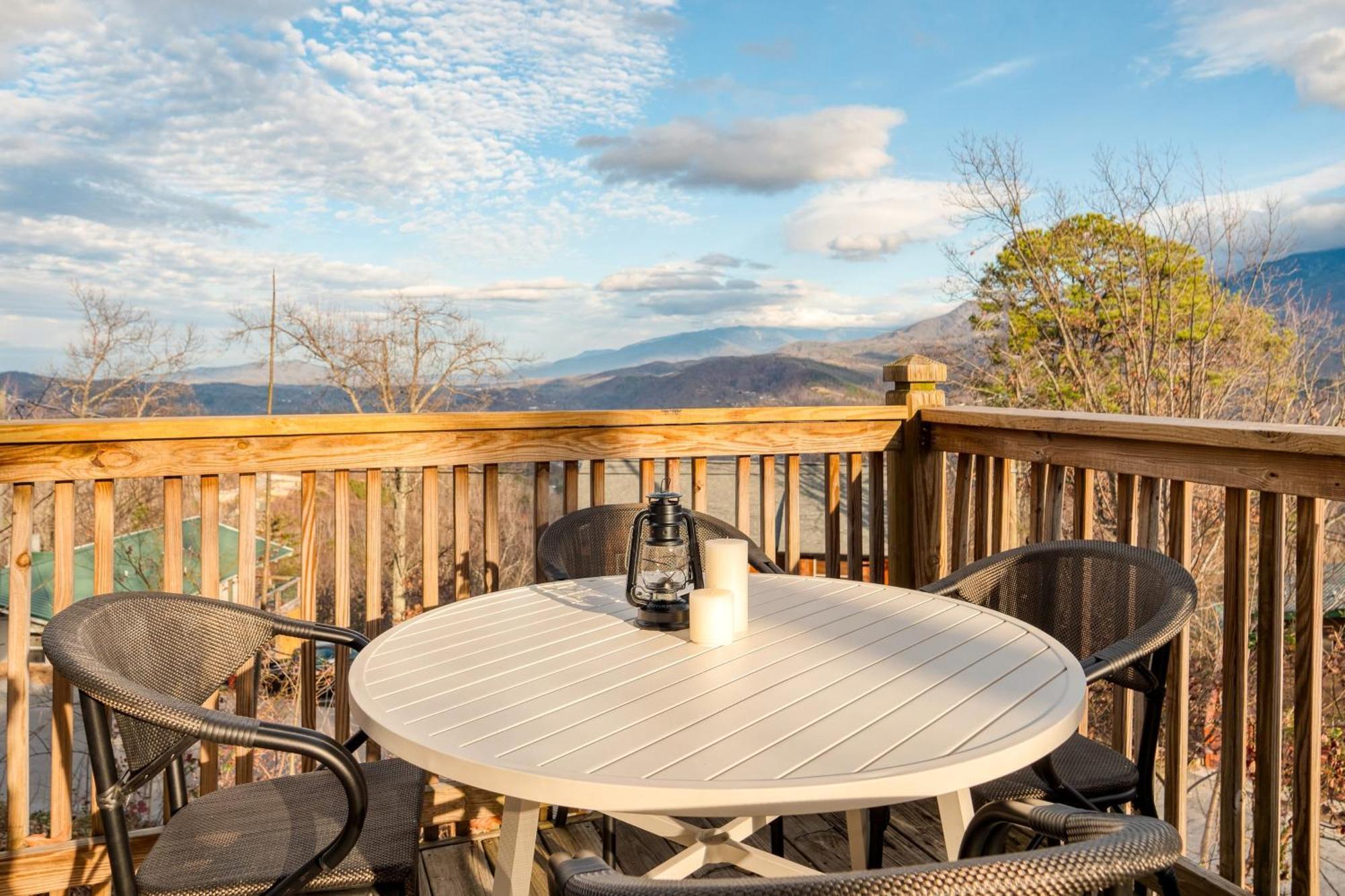 Chestnut By Avantstay Mountain Cabin W Treetop Views Hot Tub Game Room Gatlinburg Eksteriør bilde