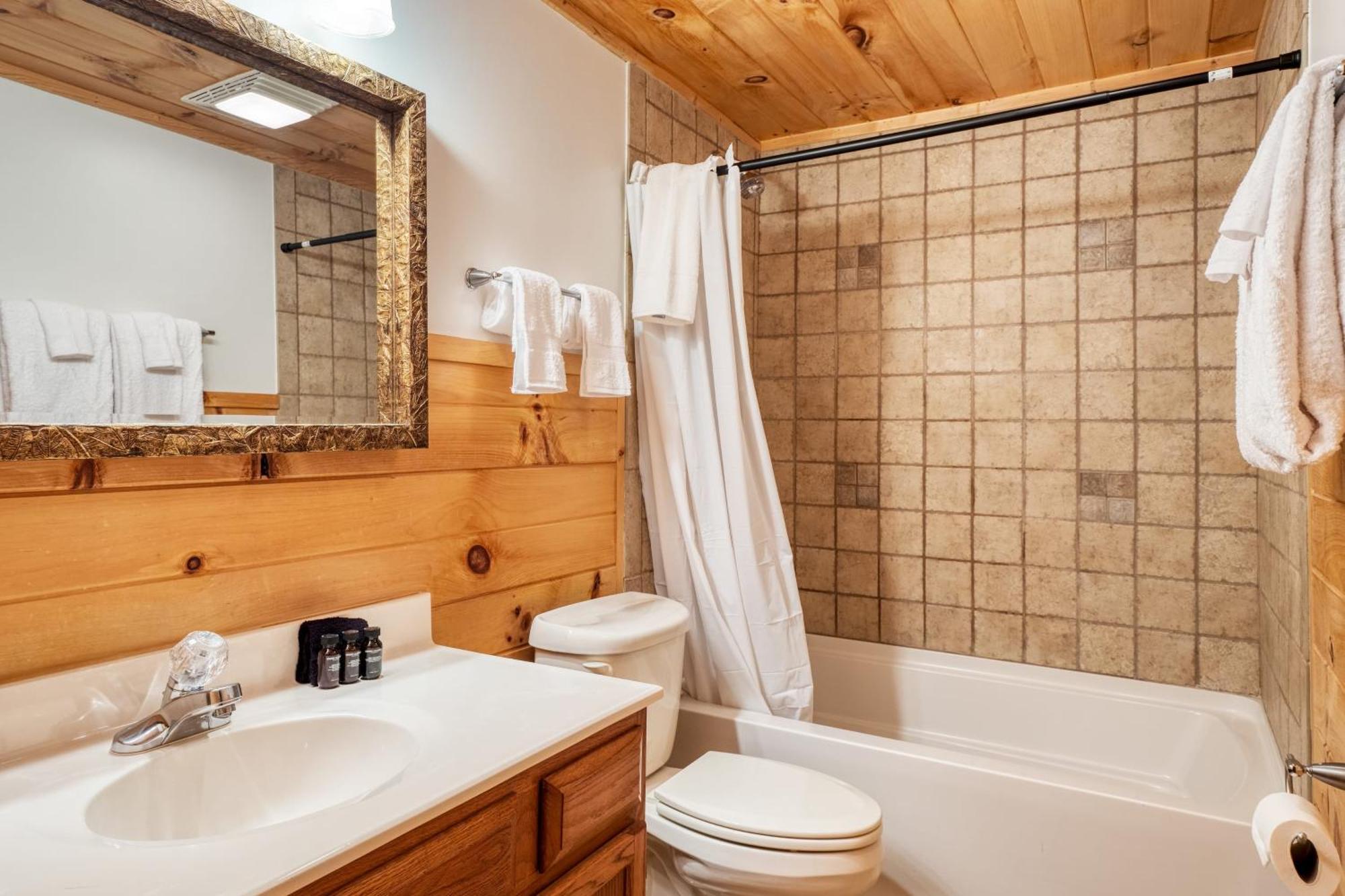 Chestnut By Avantstay Mountain Cabin W Treetop Views Hot Tub Game Room Gatlinburg Eksteriør bilde