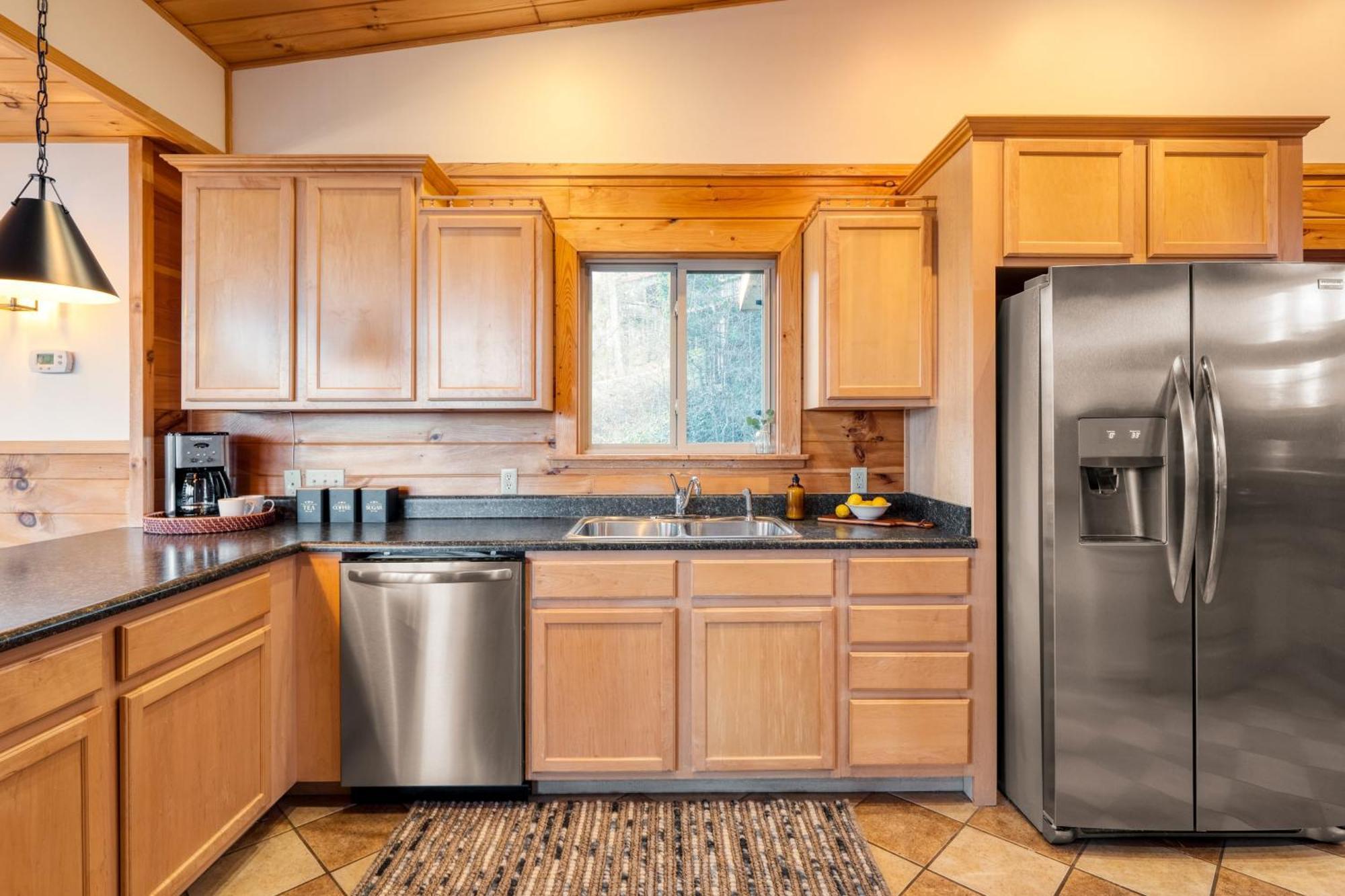 Chestnut By Avantstay Mountain Cabin W Treetop Views Hot Tub Game Room Gatlinburg Eksteriør bilde
