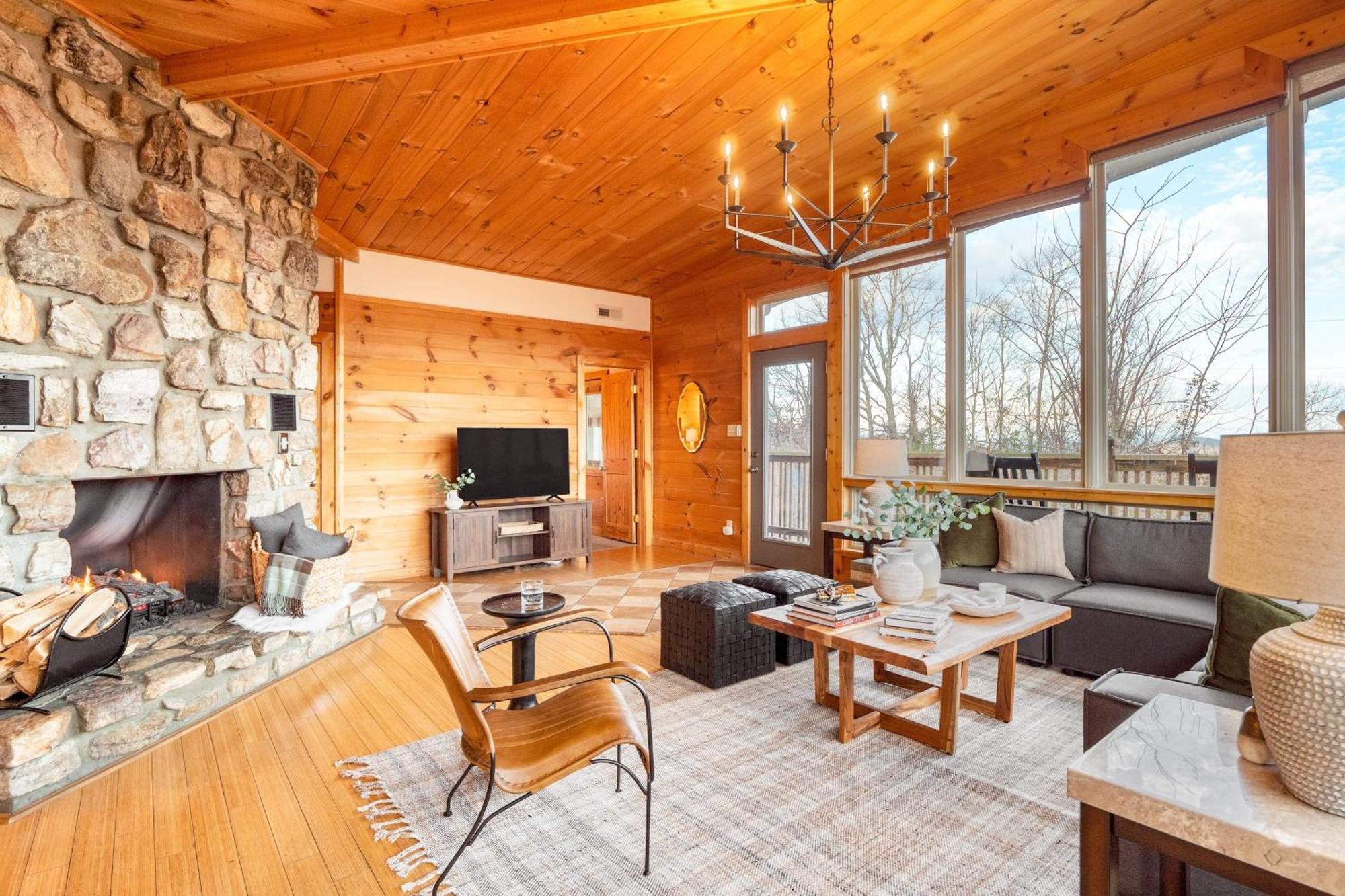 Chestnut By Avantstay Mountain Cabin W Treetop Views Hot Tub Game Room Gatlinburg Eksteriør bilde