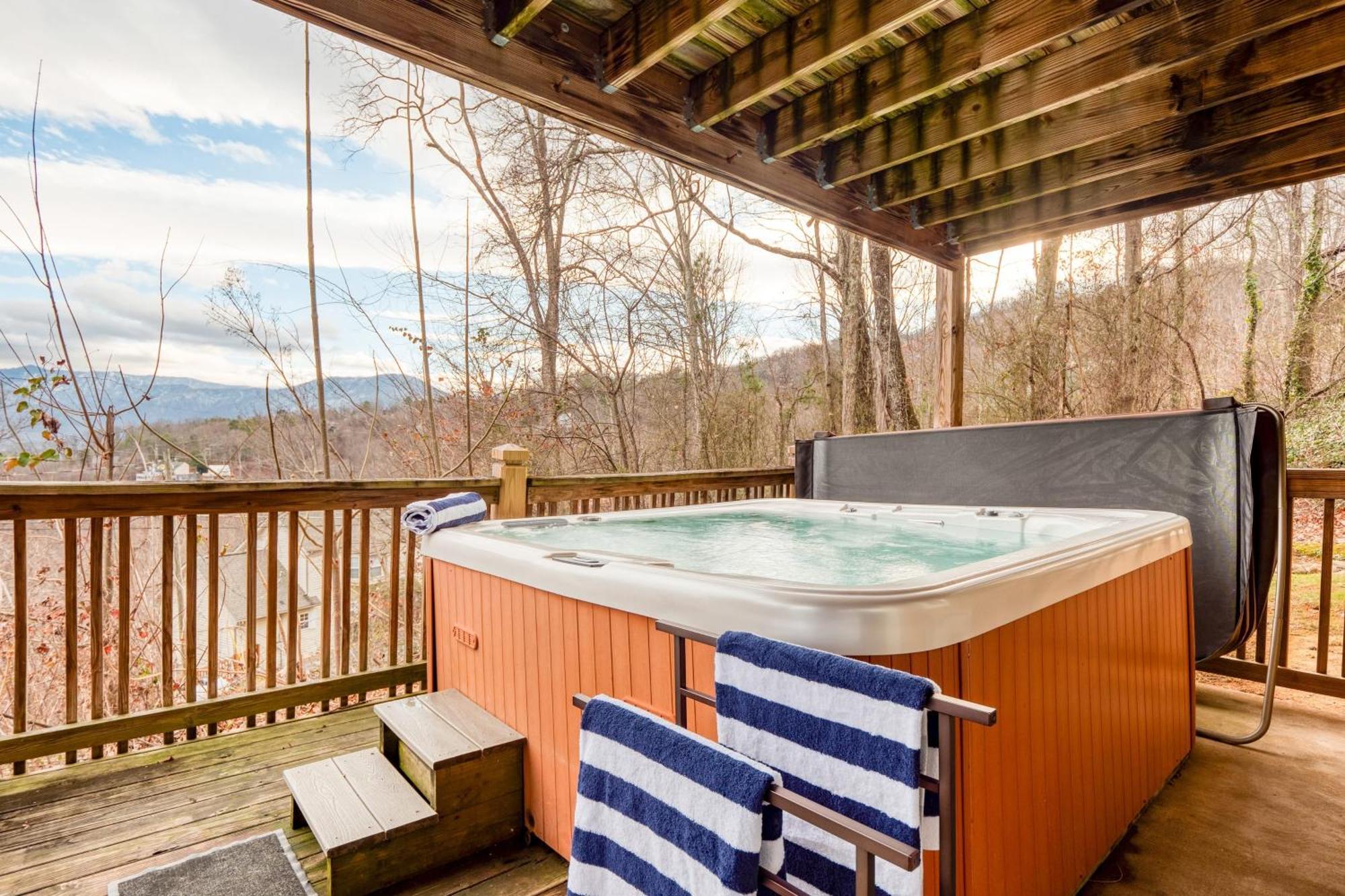 Chestnut By Avantstay Mountain Cabin W Treetop Views Hot Tub Game Room Gatlinburg Eksteriør bilde