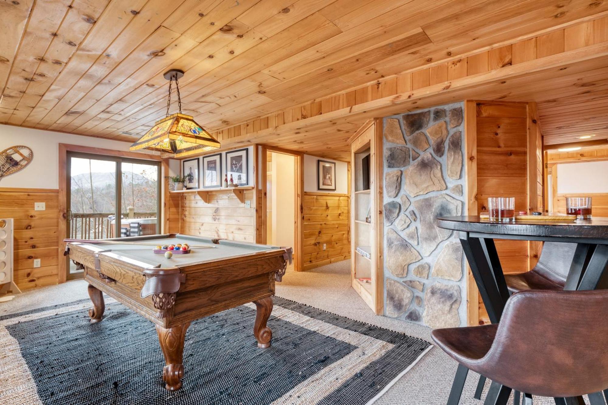 Chestnut By Avantstay Mountain Cabin W Treetop Views Hot Tub Game Room Gatlinburg Eksteriør bilde