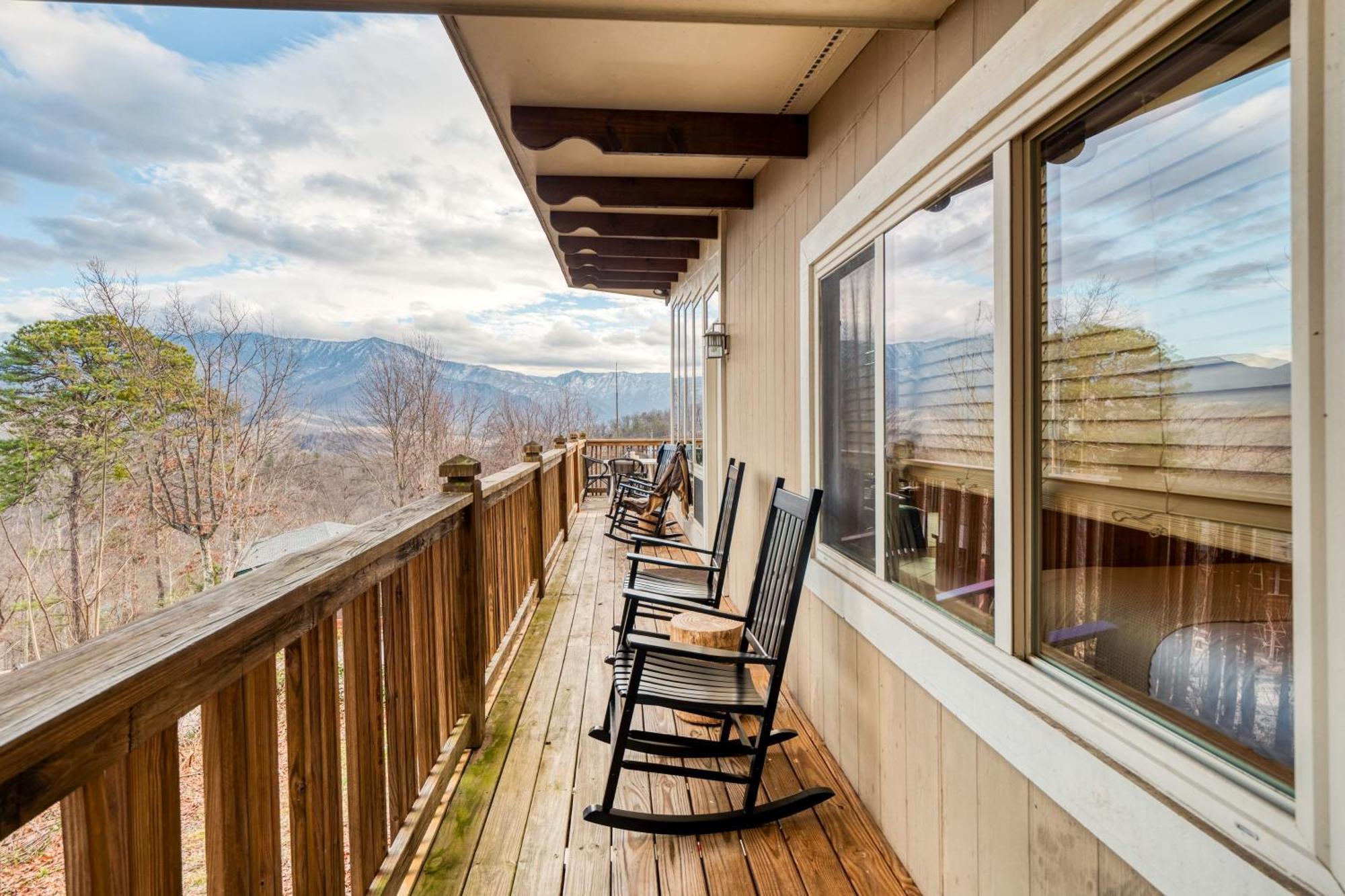 Chestnut By Avantstay Mountain Cabin W Treetop Views Hot Tub Game Room Gatlinburg Eksteriør bilde