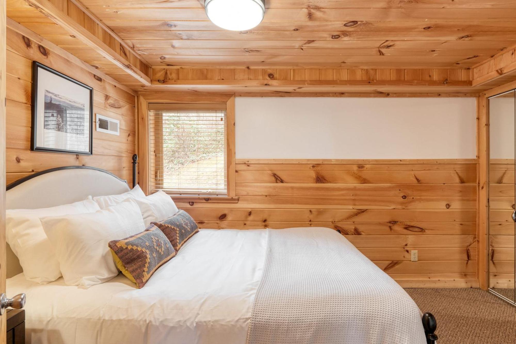 Chestnut By Avantstay Mountain Cabin W Treetop Views Hot Tub Game Room Gatlinburg Eksteriør bilde